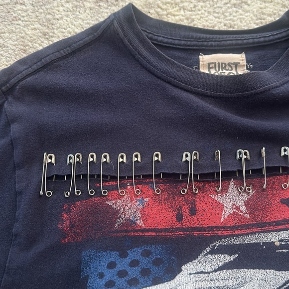 LF Furst of a Kind Safety Pin Vintage Crop Shirt - Picture 3 of 4